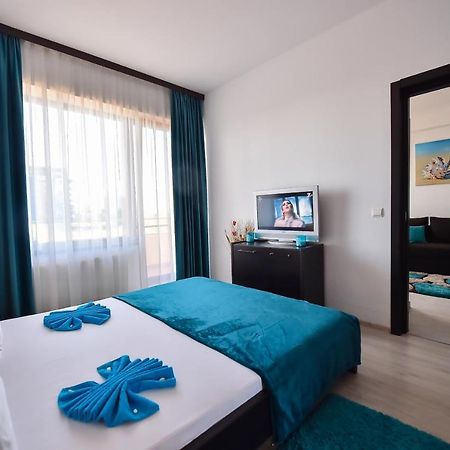 Apartment Summerland Mamaia Buitenkant foto