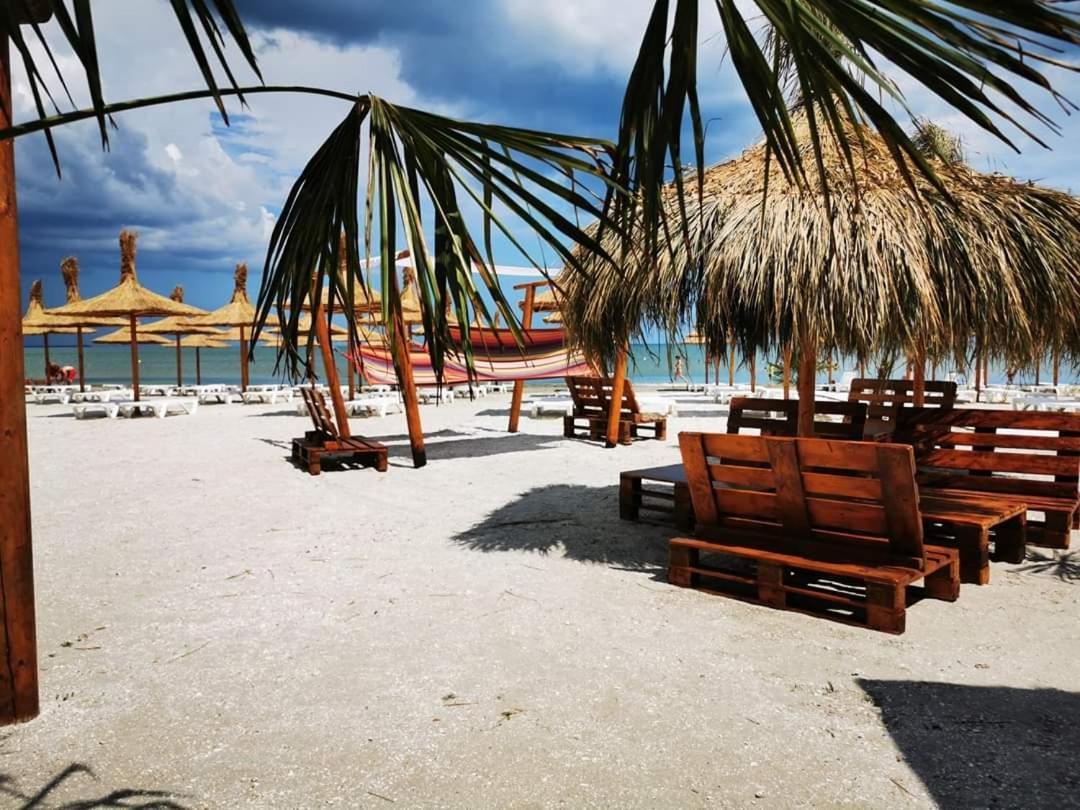 Apartment Summerland Mamaia Buitenkant foto