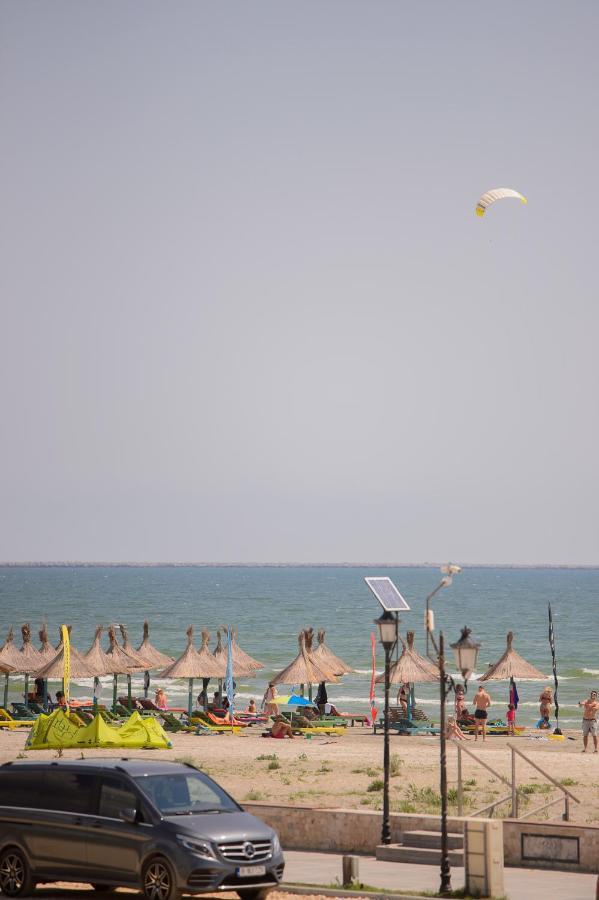 Apartment Summerland Mamaia Buitenkant foto