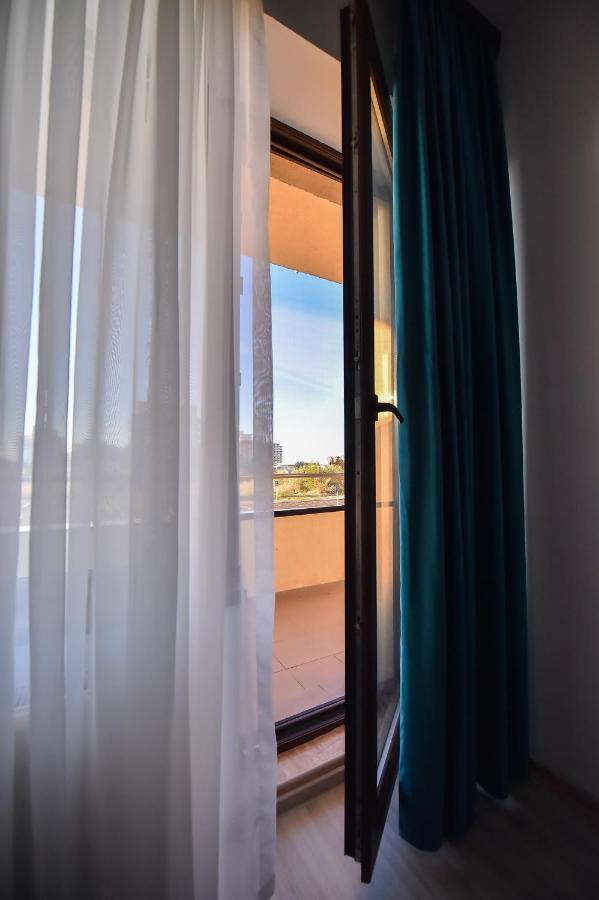 Apartment Summerland Mamaia Buitenkant foto